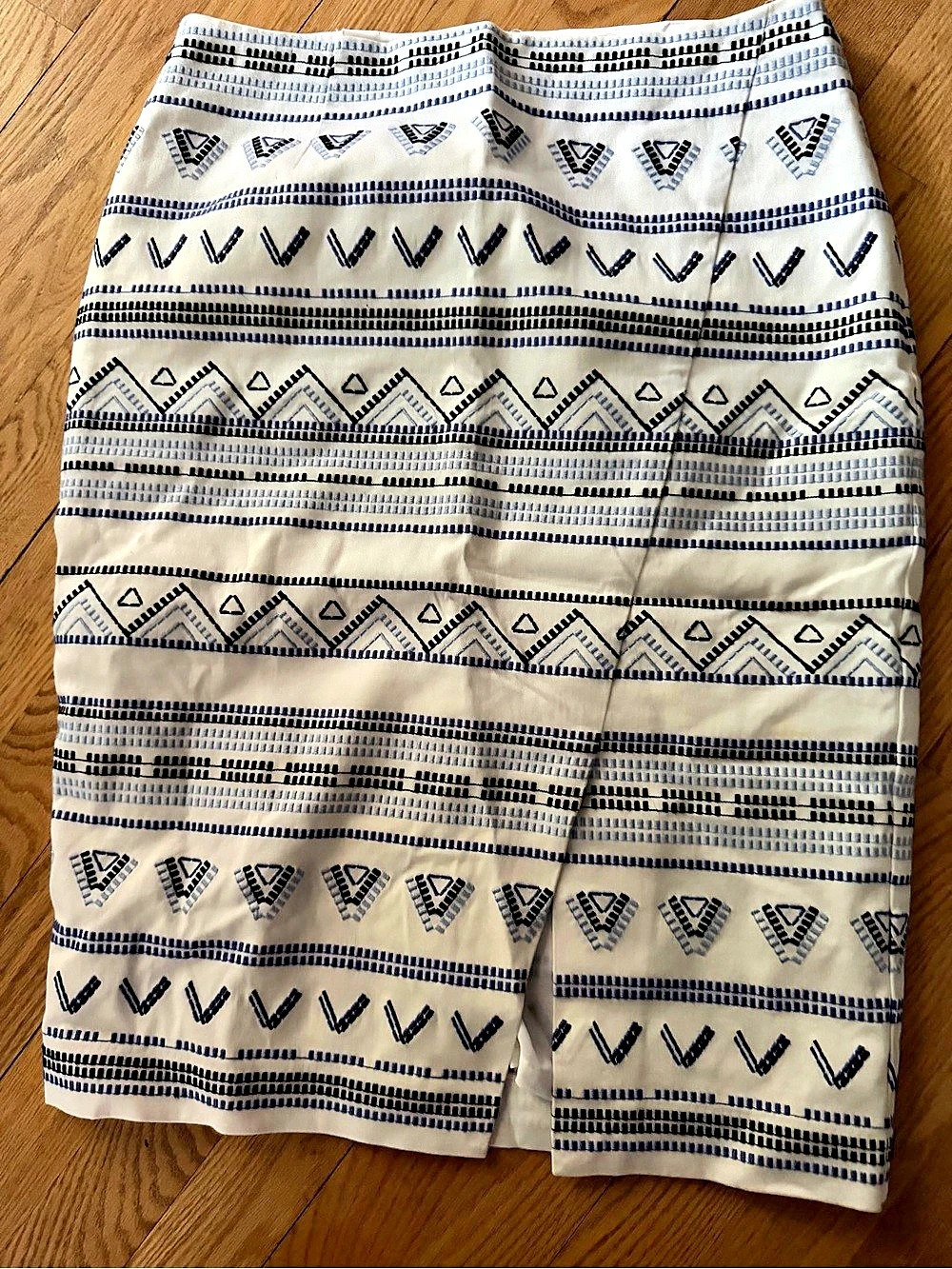 White House Black Market Geometric Skirt in White & Blue Size 4